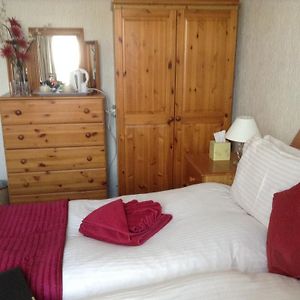 Queen Room En Suite Bathroom